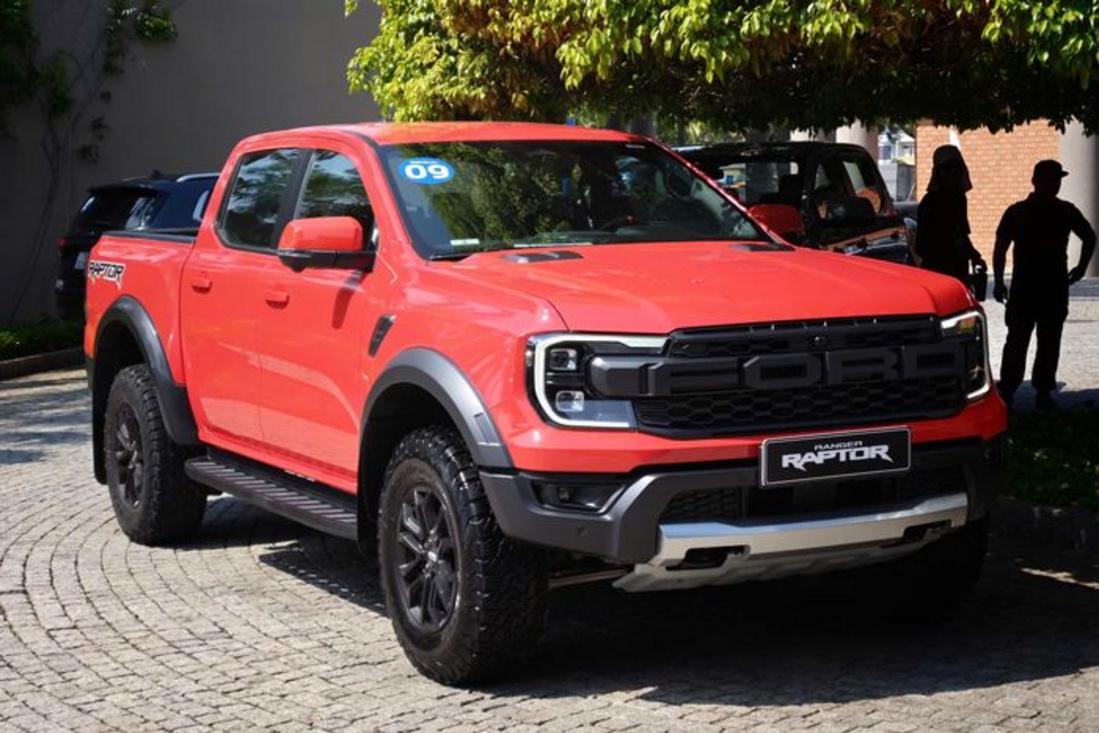 Ford Ranger Raptor V6 ra mắt tại Việt Nam, giá 1,448 tỷ đồng