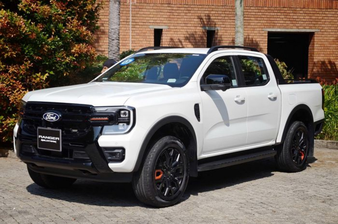 Ford Ranger Raptor V6 ra mắt tại Việt Nam, giá 1,448 tỷ đồng