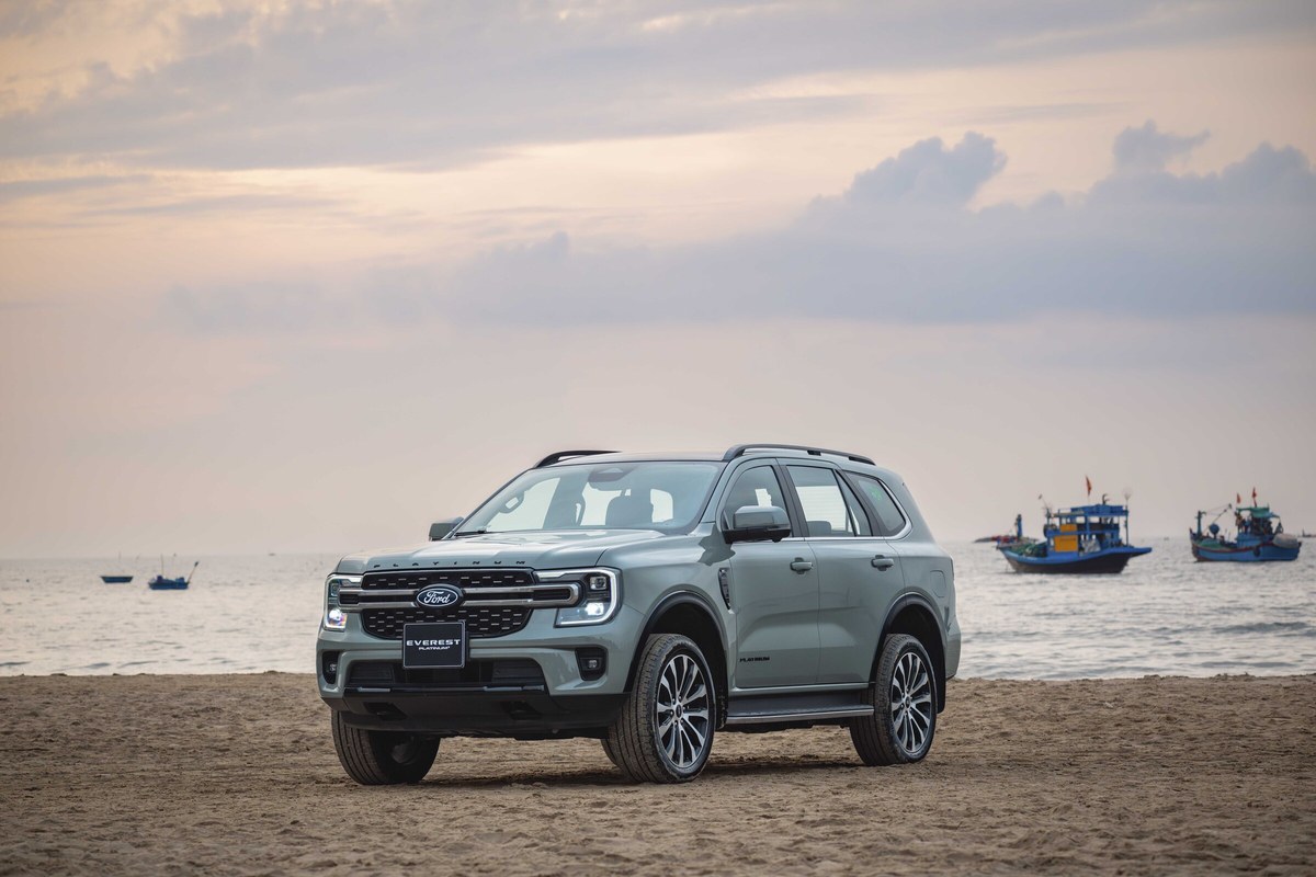 Ford Everest Platinum+ 2.3L AT trưng bày tại sự kiện lái thử
